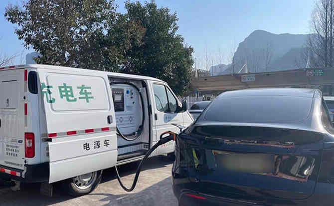 土默特左旗汽车搭电